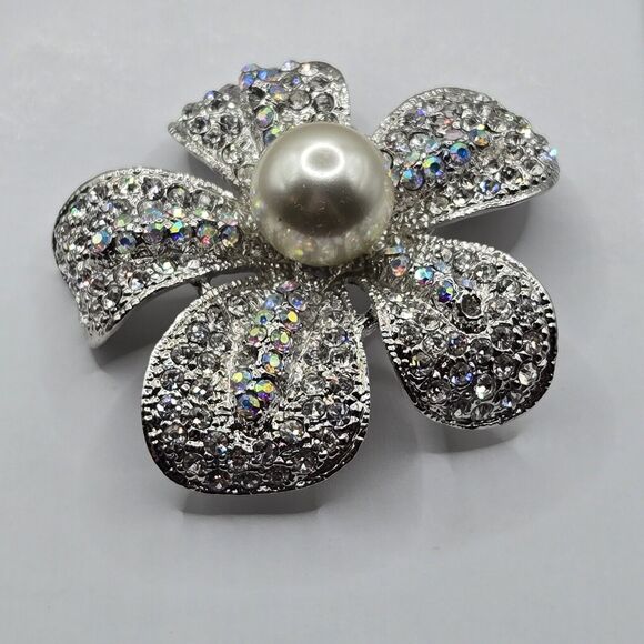 Premier Designs Prissy Brooch Rhinestones Faux Pearl Floral Motif Formal 2" READ - Picture 4 of 10